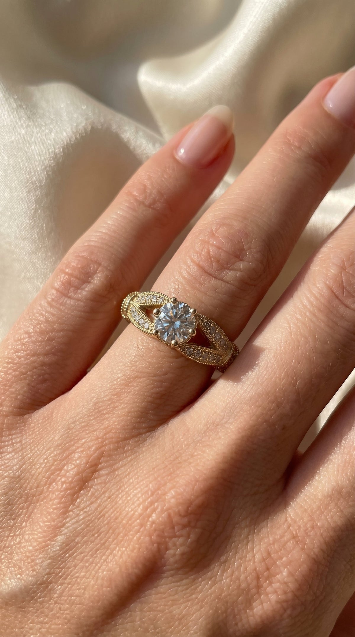 Round Diamond Valencia Design Vintage Ring, view 2